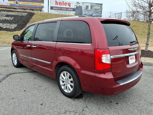 Used 2016 Chrysler Town & Country Limited Platinum image 7