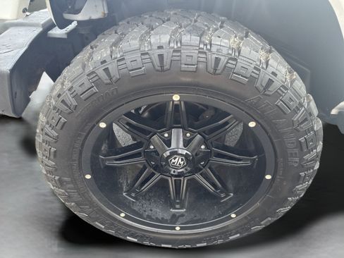 Used 2015 Jeep Wrangler Unlimited Sahara w/ Dual Top Group AWD/4WD image 10