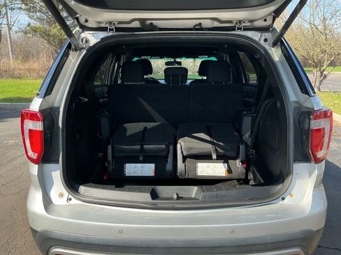 Used 2017 Ford Explorer XLT w/ Equipment Group 201A FWD image 23