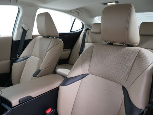 Used 2019 Lexus ES 350 image 10