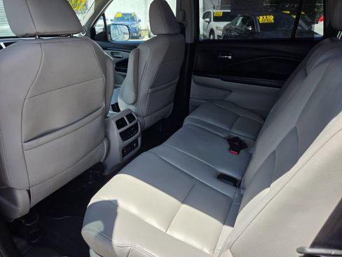 Used 2018 Honda Pilot Touring image 25