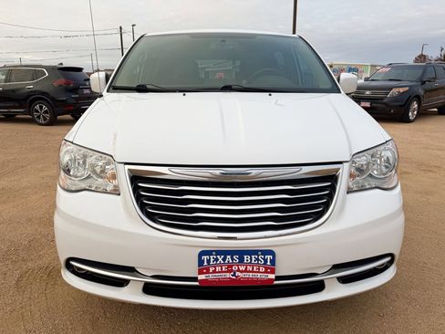 Used 2015 Chrysler Town & Country Touring w/ Driver Convenience Group image 2