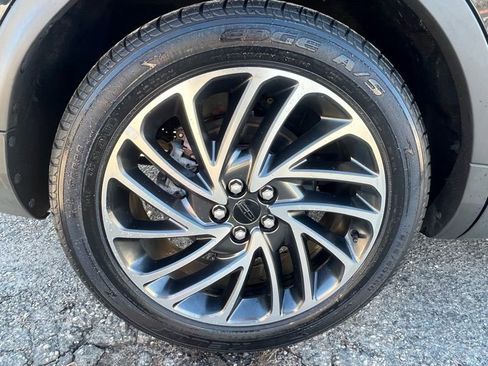 Used 2019 Lincoln Nautilus Reserve image 11