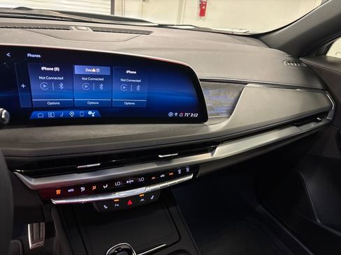 Used 2024 Cadillac XT4 Sport w/ Cold Weather Package FWD image 34