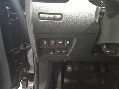 Used 2020 Nissan Rogue SV AWD/4WD image 12