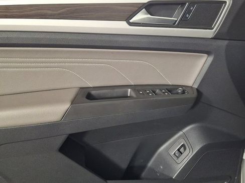 Used 2023 Volkswagen Atlas SE w/ Panoramic Sunroof Package AWD/4WD image 16
