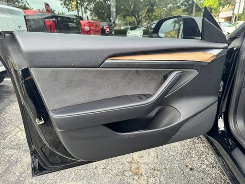 Used 2022 Tesla Model 3 Long Range AWD/4WD image 30