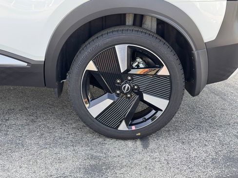 New 2026 Nissan Kicks SR w/ SR Premium Package FWD image 8