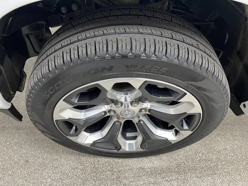 Used 2022 RAM 1500 Limited w/ Body-Colour Bumper Group AWD/4WD image 13
