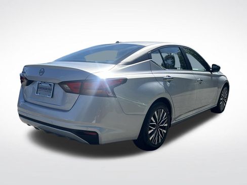 Used 2025 Nissan Altima 2.5 SV FWD image 5