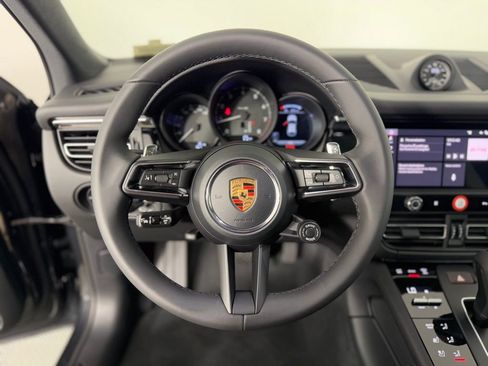 Certified 2026 Porsche Macan image 29