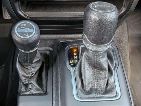 Certified 2022 Jeep Gladiator Willys image 29