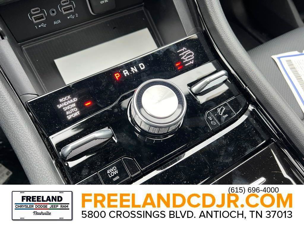 Used 2024 Jeep Grand Cherokee Overland w/ Luxury Tech Group IV AWD/4WD image 12