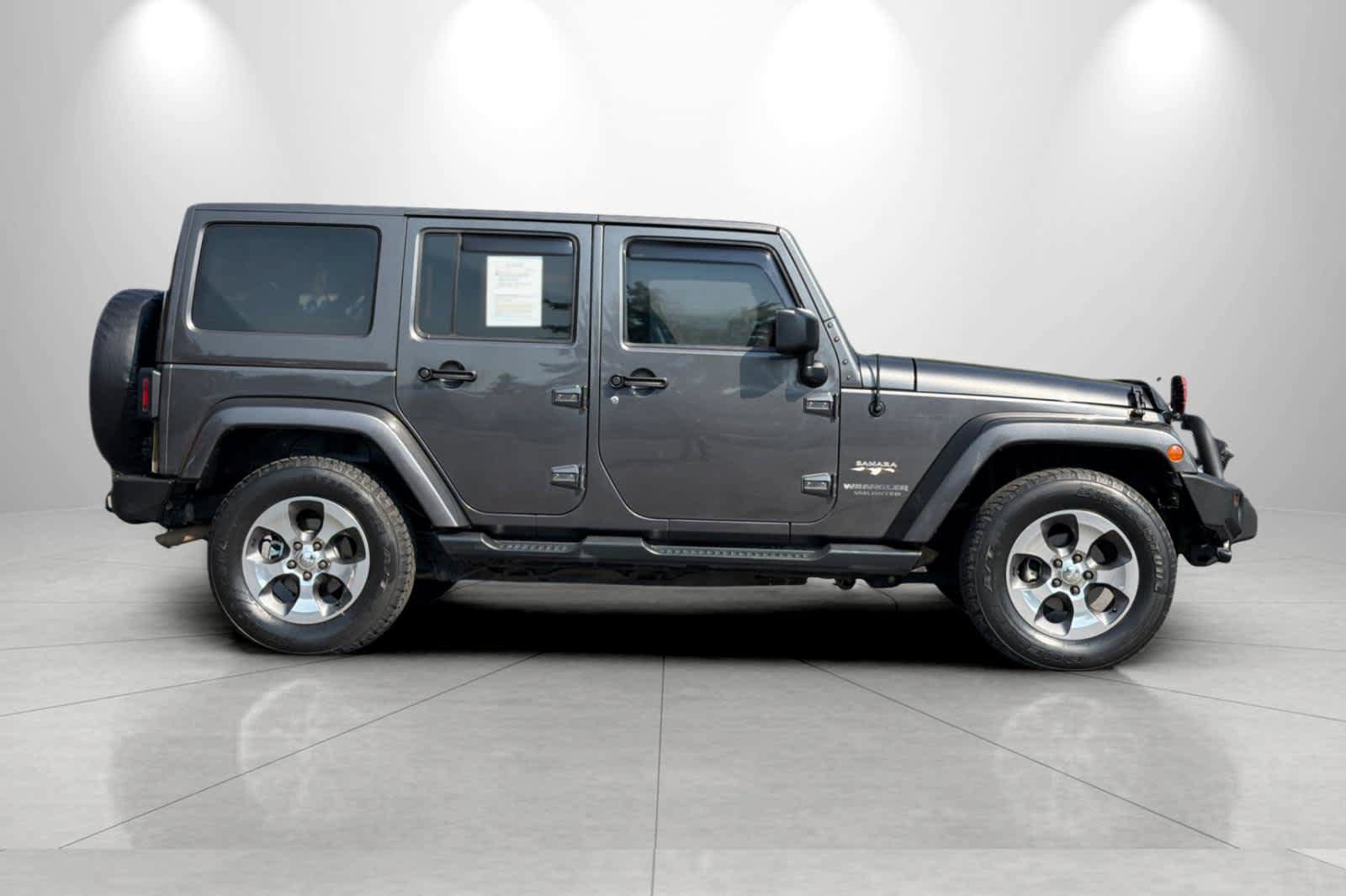 Used 2016 Jeep Wrangler Unlimited Sahara AWD/4WD image 8