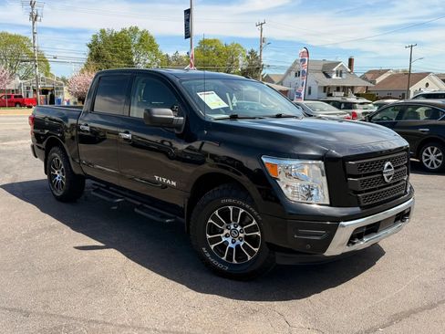 Used 2021 Nissan Titan SV w/ SV Convenience Package AWD/4WD image 6