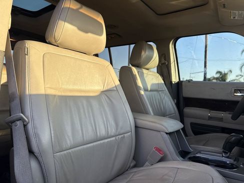 Used 2011 Ford Flex SEL w/ Rapid Spec Order Code FWD image 27
