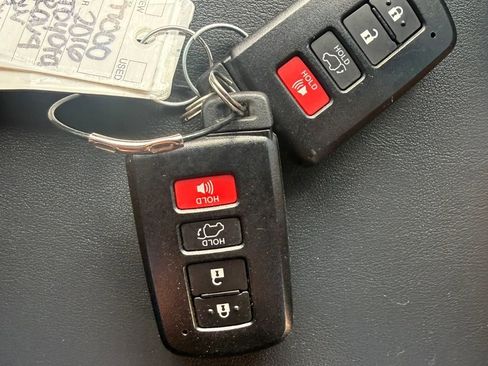 Used 2016 Toyota RAV4 SE w/ Advanced Technology Package image 34