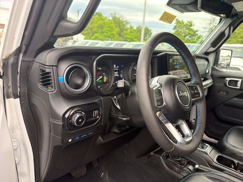Used 2024 Jeep Wrangler High Altitude AWD/4WD image 20