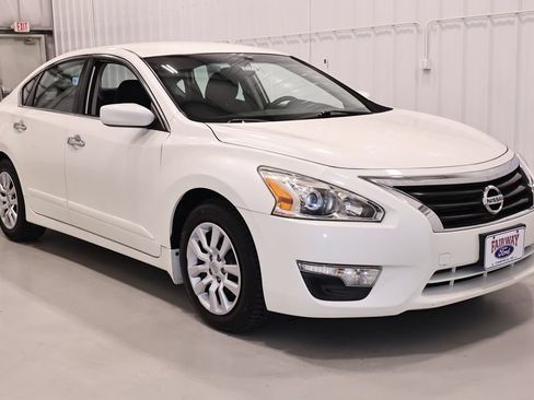 Used 2015 Nissan Altima 2.5 S w/ Power Driver Seat Package FWD image 3