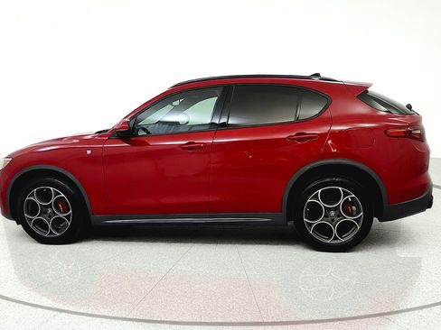 Used 2022 Alfa Romeo Stelvio Ti AWD/4WD image 4
