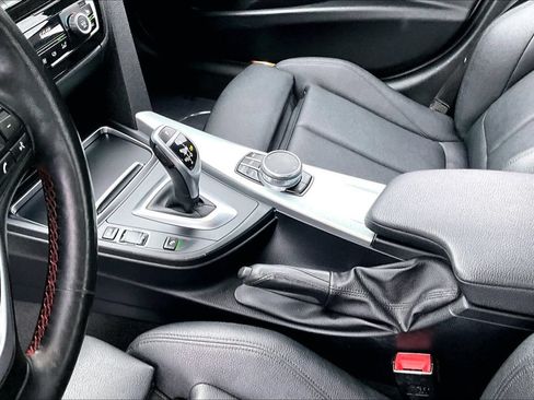 Used 2018 BMW 330i xDrive Sedan w/ Convenience Package AWD/4WD image 34
