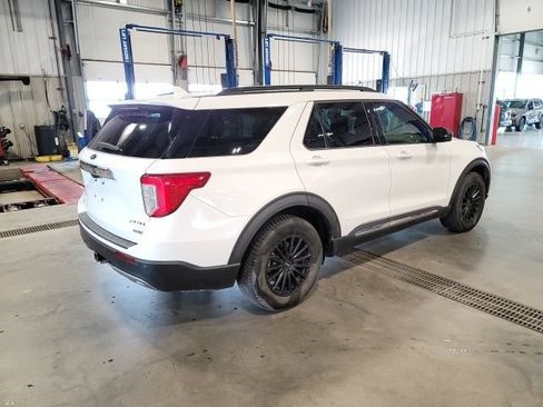 Used 2020 Ford Explorer XLT AWD/4WD image 7