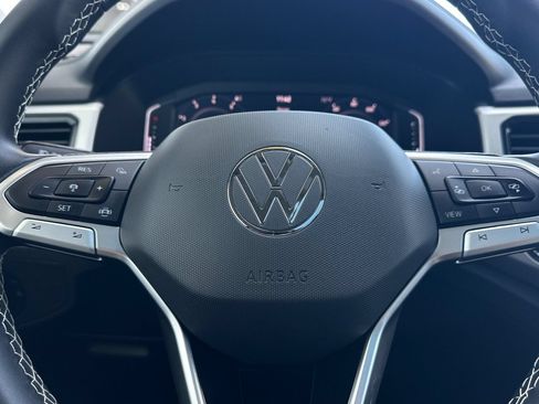 Used 2023 Volkswagen Atlas SE w/ Panoramic Sunroof Package FWD image 24