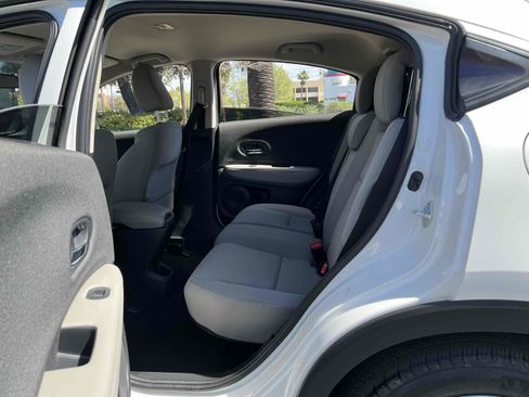 Used 2022 Honda HR-V LX image 5