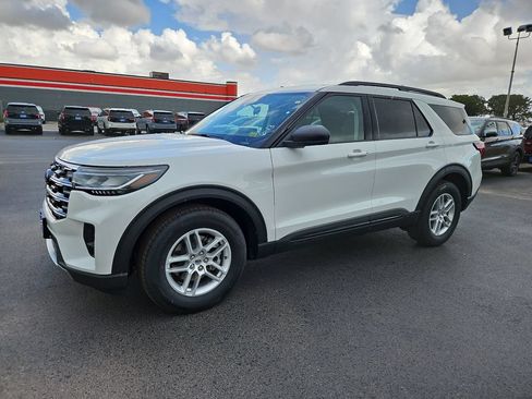 New 2026 Ford Explorer Active w/ Active Comfort Package RWD image 5