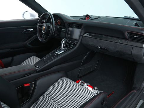 Used 2018 Porsche 911 GT3 image 19
