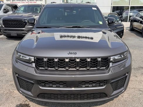 New 2026 Jeep Grand Cherokee Limited w/ Limited Altitude Package AWD/4WD image 2