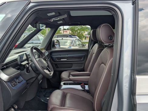 Used 2025 Volkswagen ID. Buzz Pro S Plus w/ Cupholders Package RWD image 17