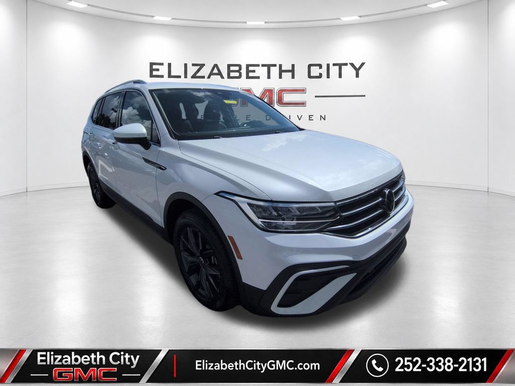 Used 2023 Volkswagen Tiguan SE FWD image 3