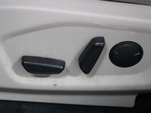 Used 2019 Ford Explorer XLT w/ Equipment Group 202A image 18