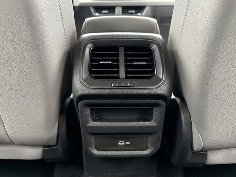 Used 2022 Volkswagen Taos SE w/ Driver Assistance Package image 19