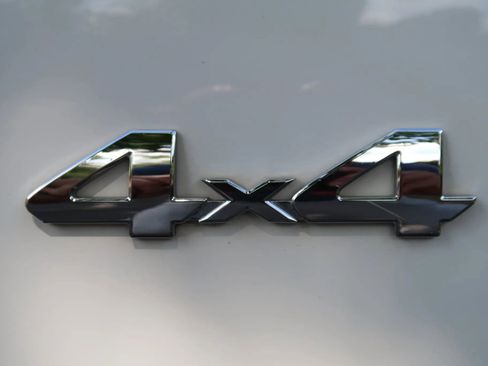 Used 2017 Toyota Tacoma SR5 w/ Tow Package image 7