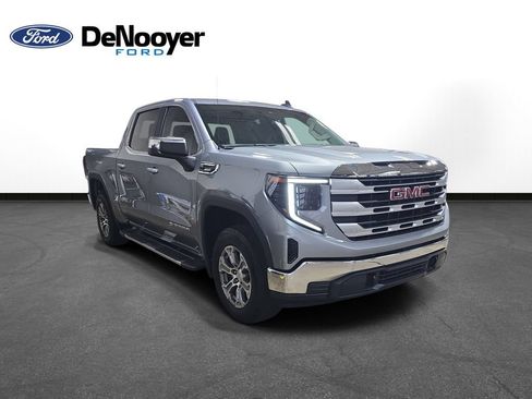 Used 2024 GMC Sierra 1500 SLE AWD/4WD image 3