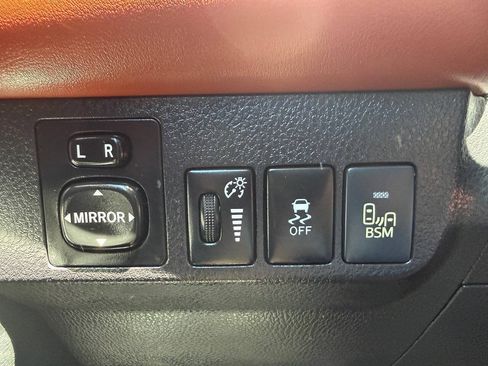 Used 2014 Toyota RAV4 Limited w/ Technology Package FWD image 30