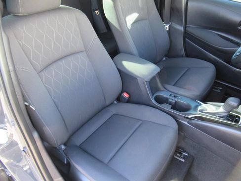 Used 2025 Toyota Corolla LE FWD image 9