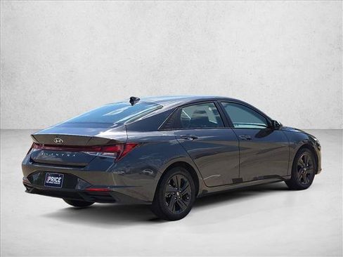 Used 2021 Hyundai Elantra SEL w/ Convenience Package FWD image 5