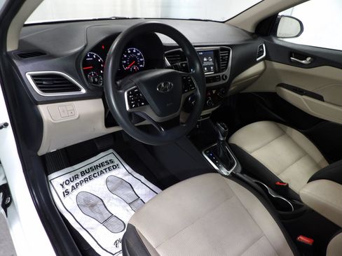 Used 2022 Hyundai Accent SEL FWD image 9