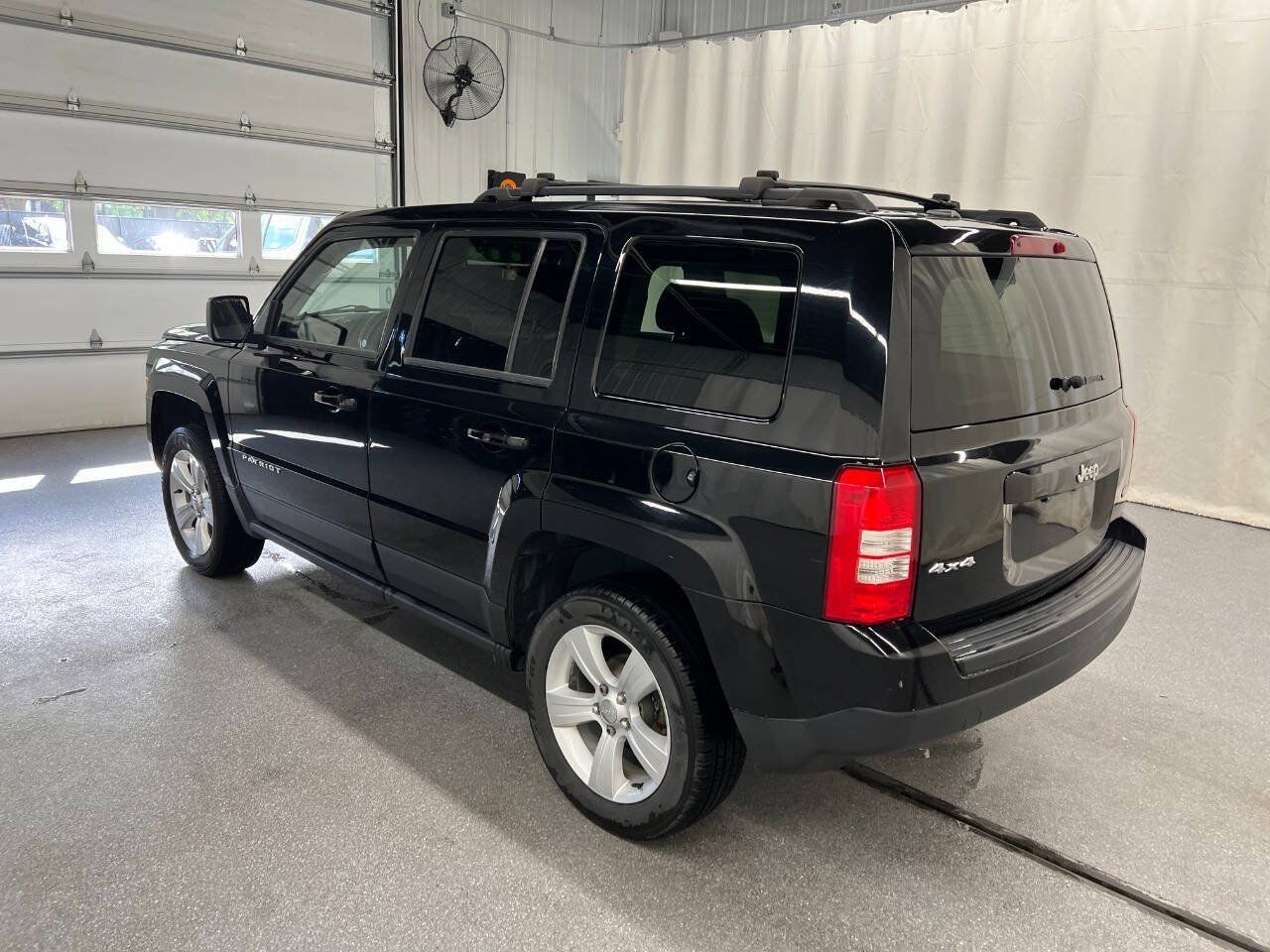 Used 2016 Jeep Patriot Latitude AWD/4WD image 6