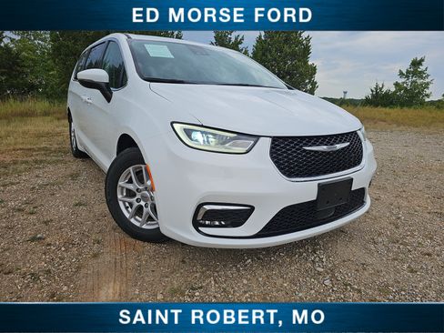 Used 2023 Chrysler Pacifica Touring-L FWD image 1