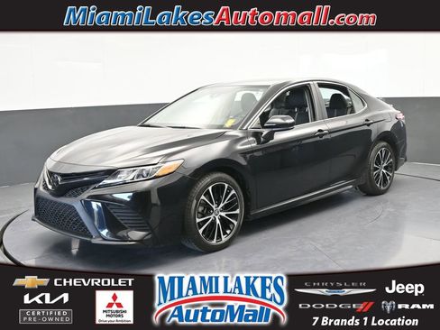 Used 2020 Toyota Camry SE image 1