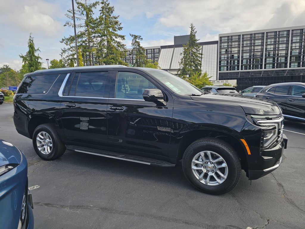 New 2026 Chevrolet Suburban LT w/ Comfort Package AWD/4WD image 8