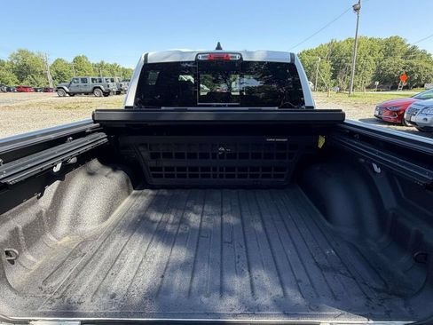 Used 2022 RAM 1500 Laramie AWD/4WD image 11