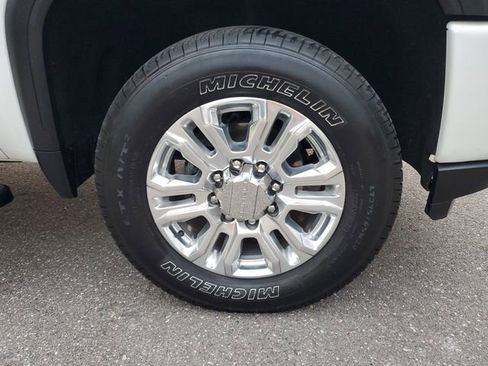 Used 2022 GMC Sierra 3500 Denali image 5