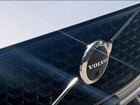 Used 2023 Volvo XC60 B5 Plus w/ Climate Package AWD/4WD image 39