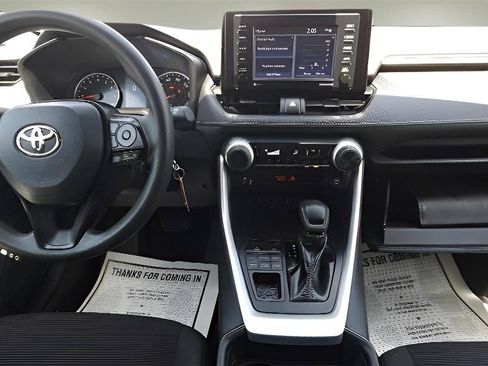 Used 2021 Toyota RAV4 LE AWD/4WD image 16