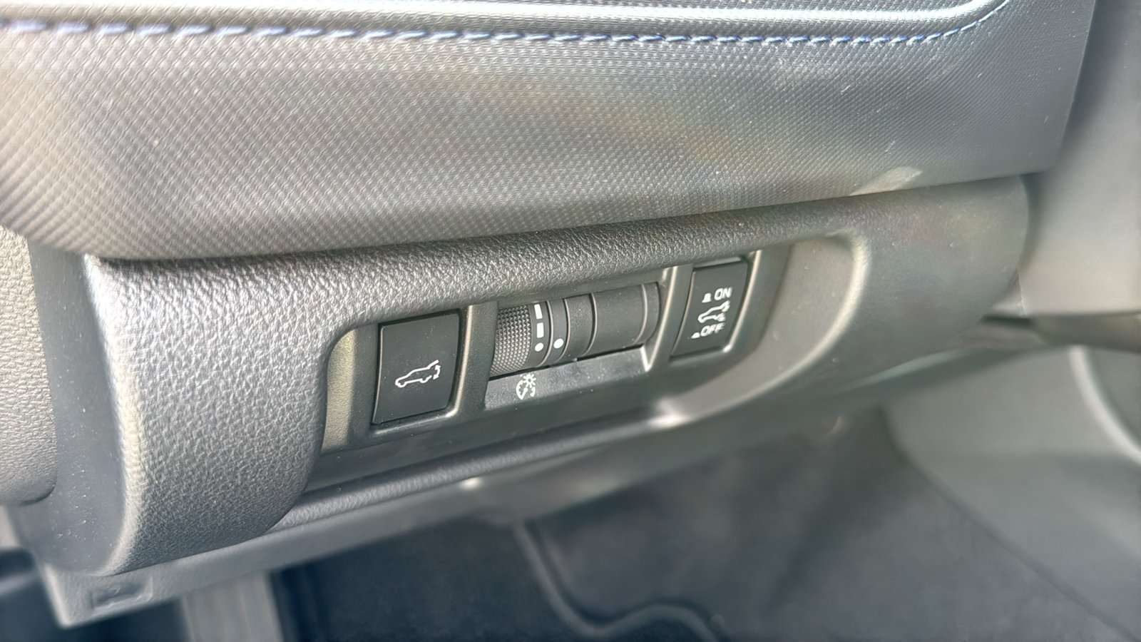 Certified 2025 Subaru Forester Premium AWD/4WD image 16